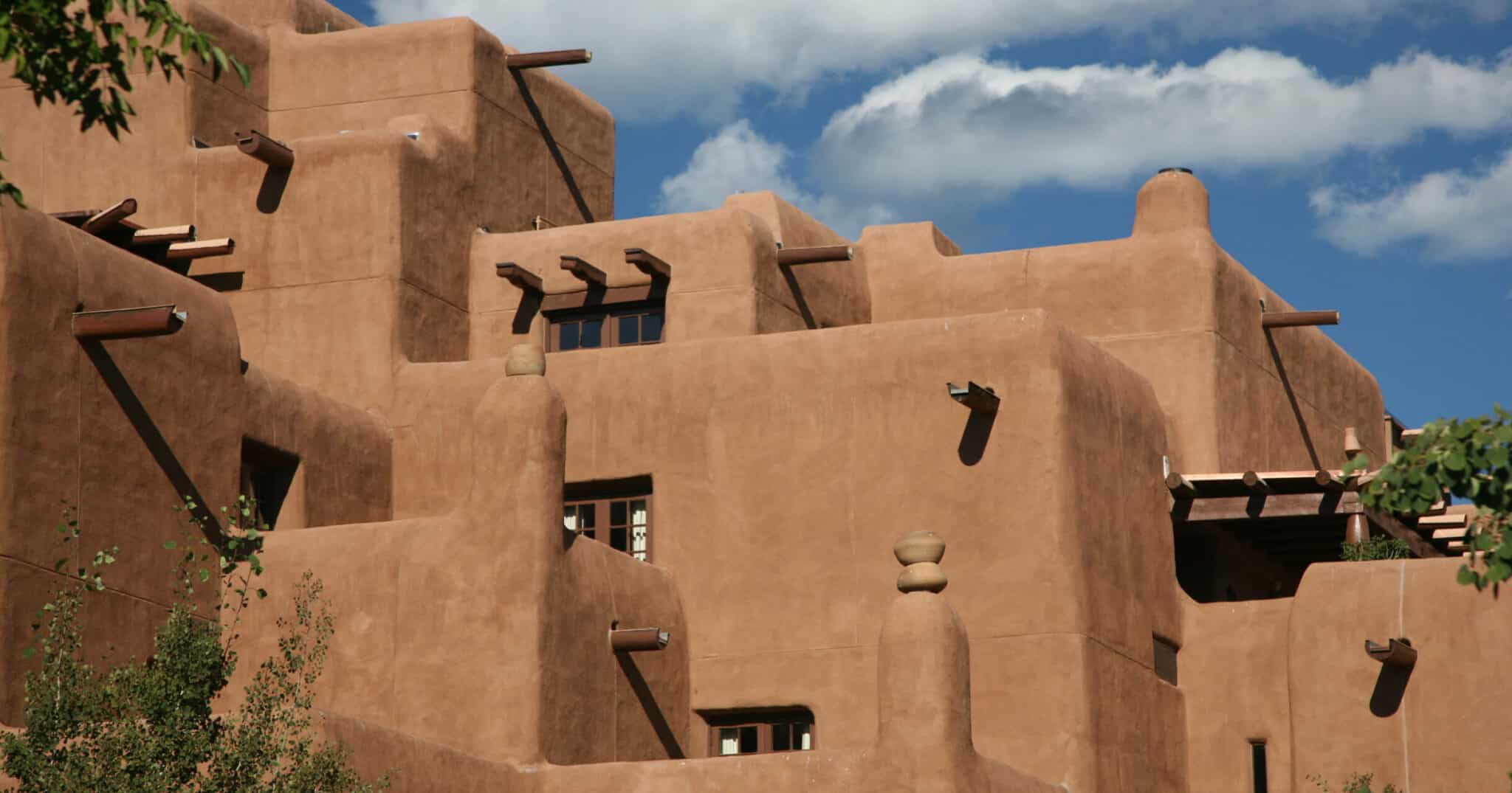 갈색의 50가지 색조: 뉴멕시코 산타페 건축가의 가이드