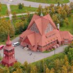 스웨덴, 백년 된 교회를 도심 가로질러 옮겨 광산 확장 피하기