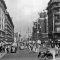 Eastward along Oxford Street outside Marble Arch station, 1955. Image © Ben Brooksbank / Eastward along Oxford Street outside Marble Arch station, 1955 / CC BY-SA 2.0 From London to Houston: Four Ongoing Pedestrianisation Initiatives Shaping More Walkable Cities - Image 4 of 17