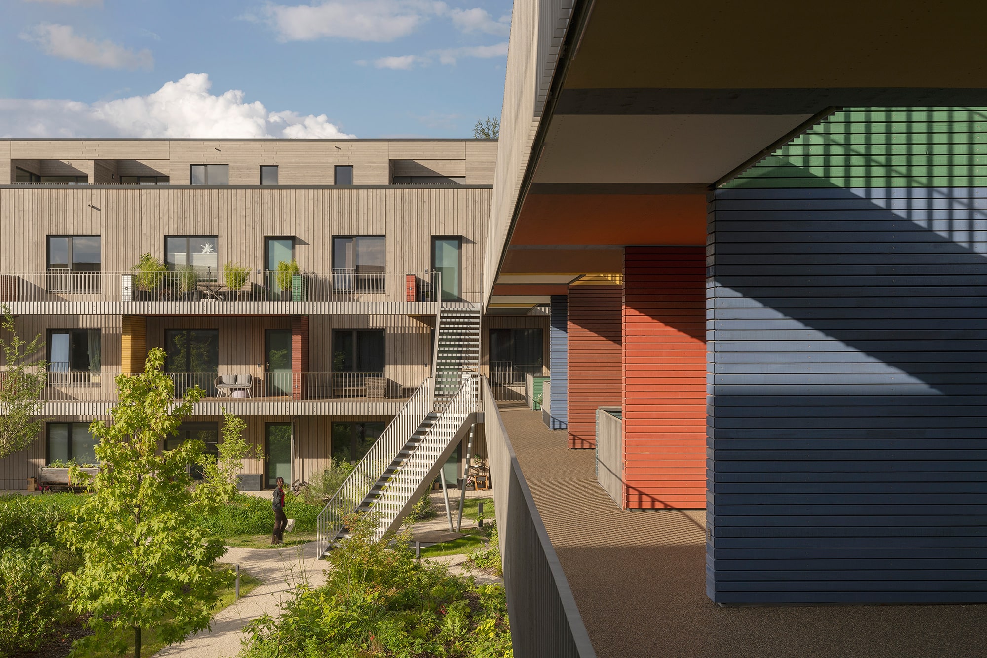 파리 전시: 목재의 기술적 가능성과 공간 분위기 탐구 — Sauerbruch Hutton