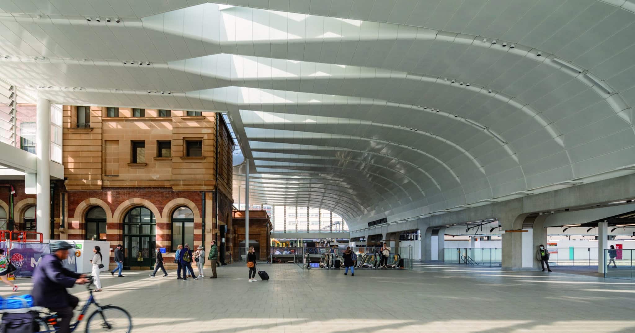 아이콘의 지배를 넘어: 실내건축이 문화적 가치를 동등하게 인정받아야 하는 이유