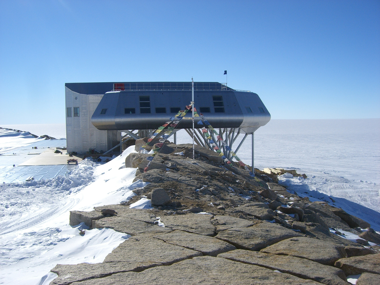 Belgian-Antarctic-Base_Princess-Elisabeth_02-architizer