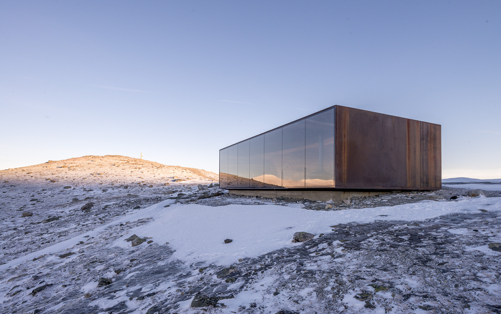 Tverrfjellhytya_ Snohetta Viewpoint_01-architizer