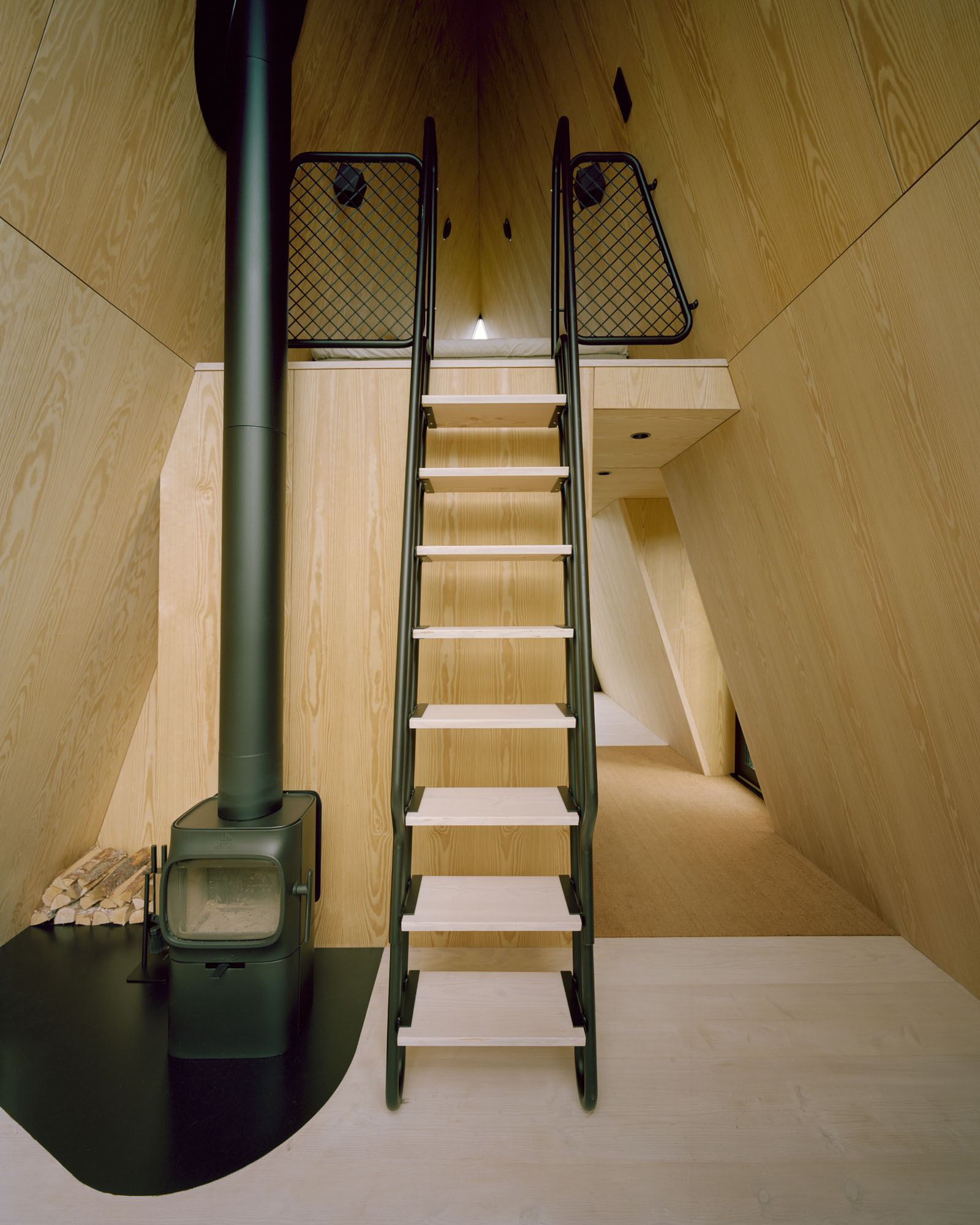 PAN-tretopphytter (PAN treetop-cabins)_02-architizer