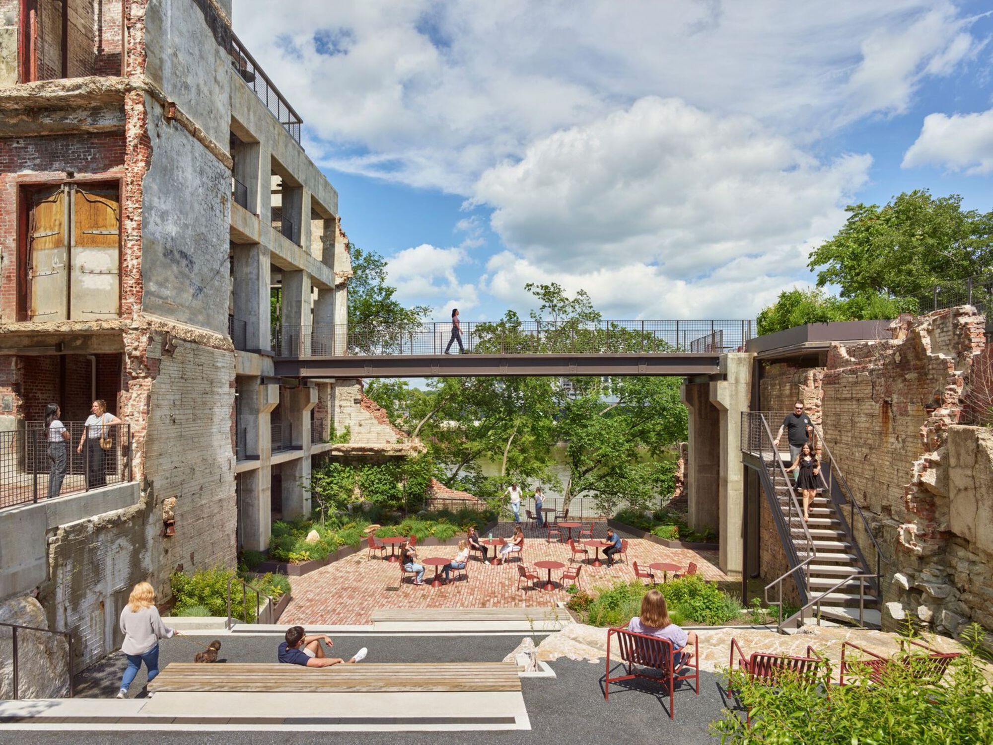 사그라다 파밀리아의 이정표와 신규 주택 전망: 이번 주 리뷰