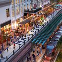 Downtown Houston+ Main Street Promenade, 300 Main, 2024. Image courtesy of the National Building Museum. Image Courtesy of Design Workshop From London to Houston: Four Ongoing Pedestrianisation Initiatives Shaping More Walkable Cities - Image 2 of 17
