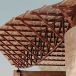 아프리카 기후 친화 커뮤니티 건축의 구조 원리: 흙, 트러스, 채광창