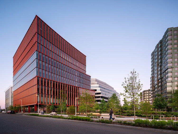 Studio Gang and Henning Larsen Complete One Milestone Life Science Campus in Boston - Image 3 of 21