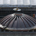 Smithfield Install of Oculus to Dome. Image Courtesy of Museum of London The London Museum Moves to Smithfield's Restored General Market Ahead of Long-Awaited Opening - Image 3 of 13