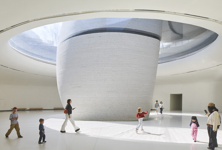 MAD Completes Shenzhen Bay Culture Square, a Coastal Design Museum and Public Park in China - Image 22 of 39