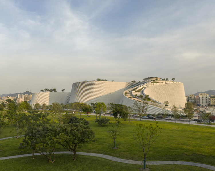 Shenzhen Natural History Museum Designed by 3XN, B+H Architects, and Zhubo Opens in China - Image 3 of 8