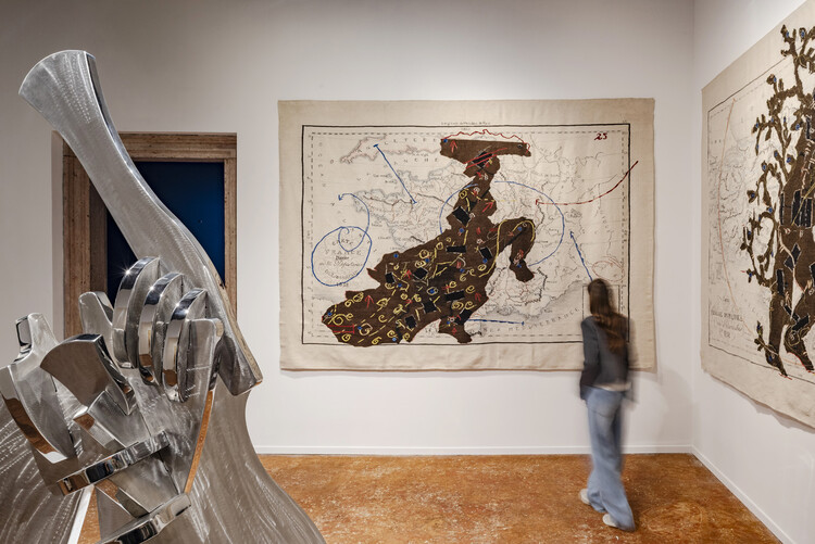The ECC Awards Shortlist Explores Memory, Identity and Technology in Venice - Image 12 of 52
