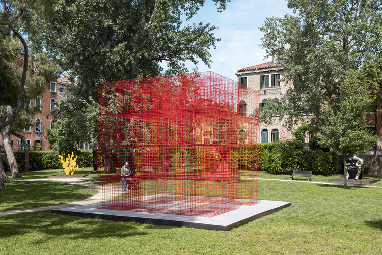 The ECC Awards Shortlist Explores Memory, Identity and Technology in Venice - More Images