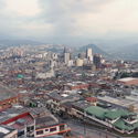 Bird's-eye view on the old town and city center of Manizales, seen from the watchtower in Parque Oberservatorio de Chipre, 2016. Image © Erik Albers via Wikimedia Commons, licensed under CC0 1.0 Universal Magnitude 7.4 Earthquake Damages Historic Architecture Across Colombia - Image 2 of 6