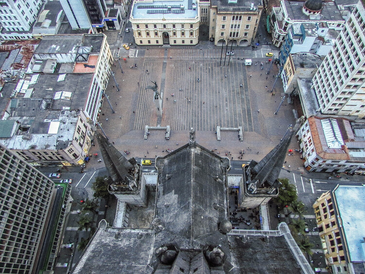 Magnitude 7.4 Earthquake Damages Historic Architecture Across Colombia - Image 4 of 6