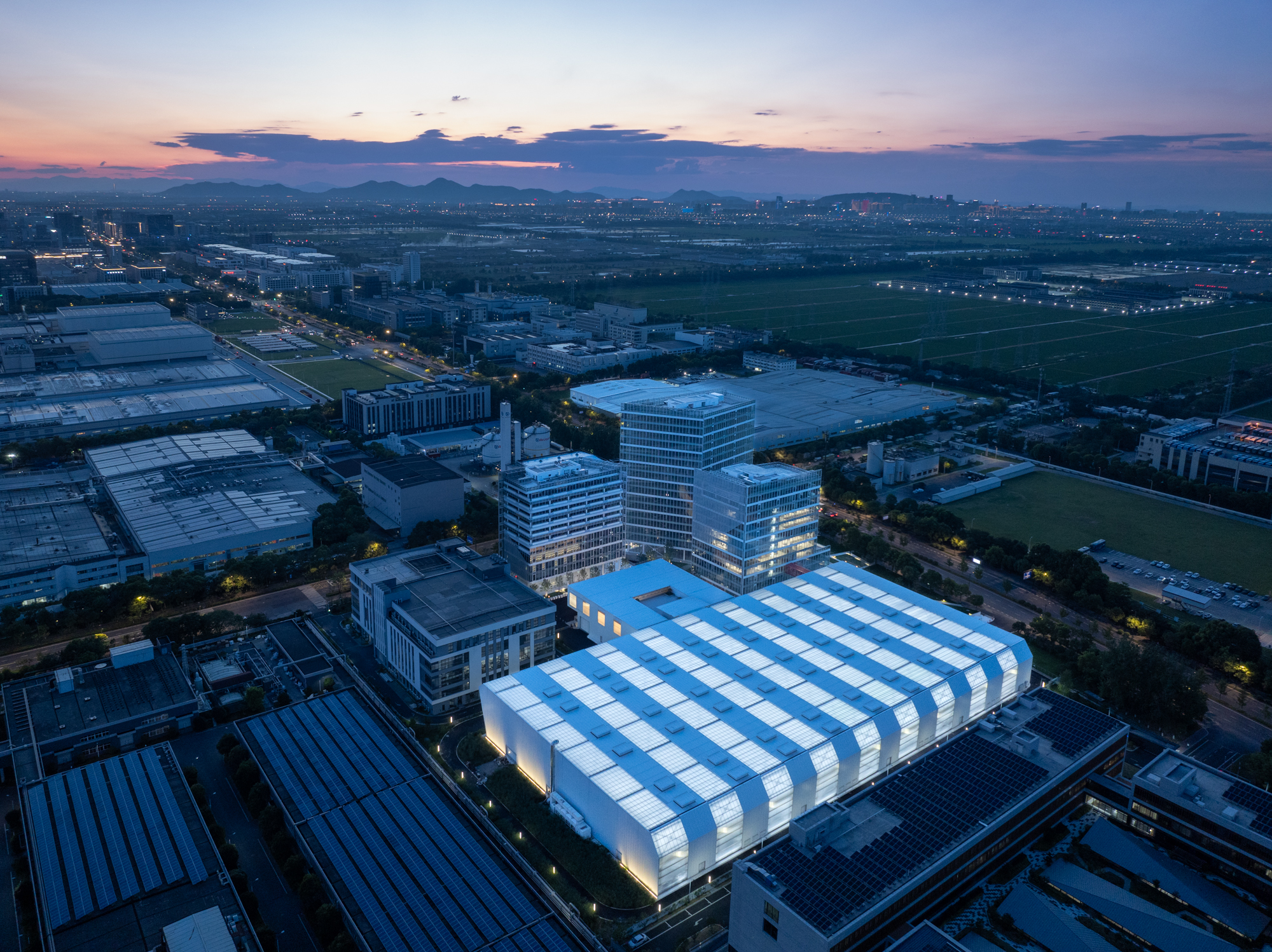 Tederic International Center_01-architizer