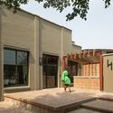 African Futures Institute headquarters. Osu, Accra, Ghana.. Image © Alix McIntosh African Futures Institute Transforms Former Warehouse Into Headquarters in Accra, Ghana - Image 2 of 28