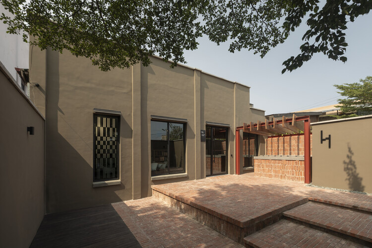 African Futures Institute Transforms Former Warehouse Into Headquarters in Accra, Ghana - Image 3 of 28